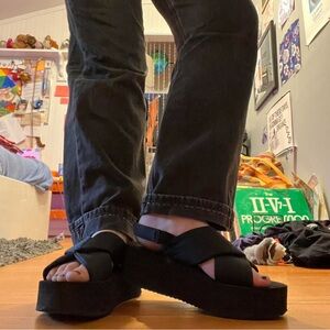 Early 2000’s Rocket Dog chunky platform sandals